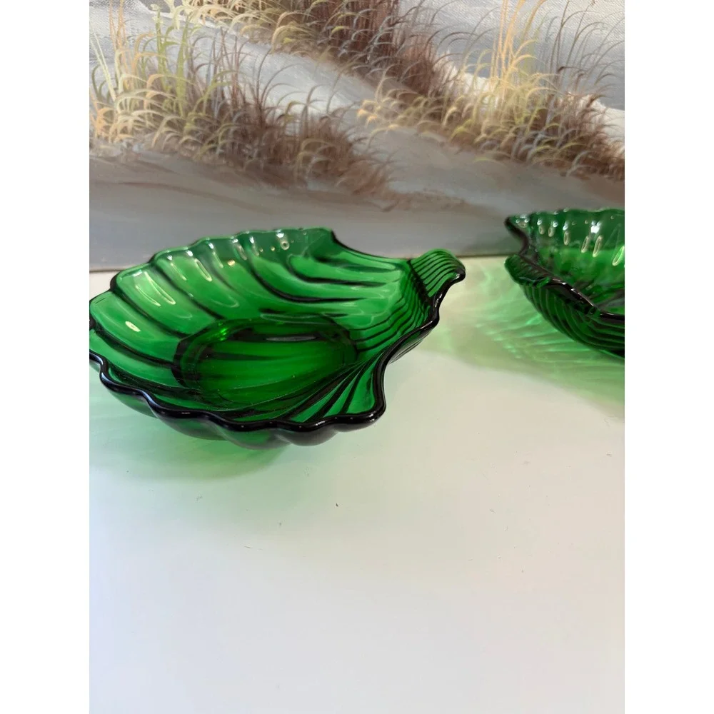 Vintage Emerald Green Glass Seashell Bowls Scalloped Clam‎ Shell Dish Set of 2